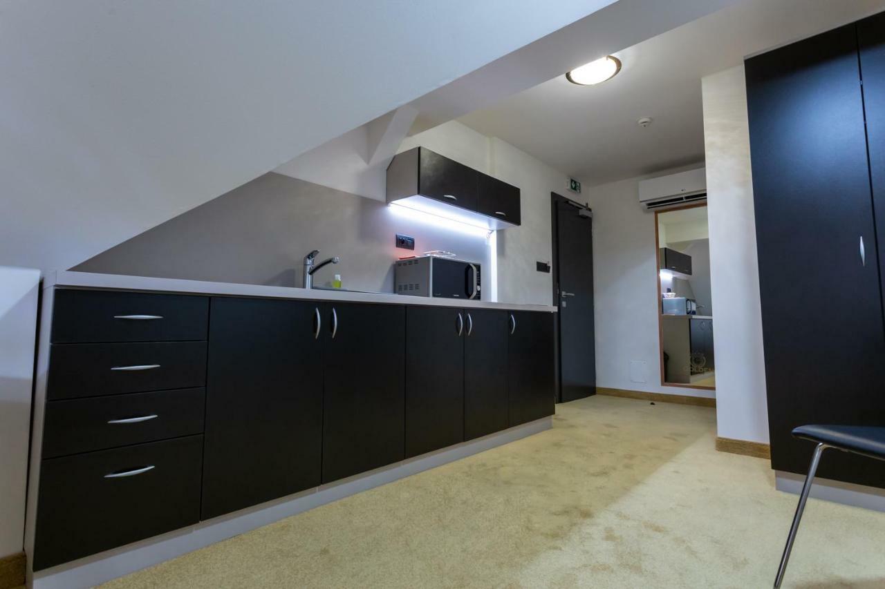Apart Hotel Golden Apartments Кошице Екстер'єр фото