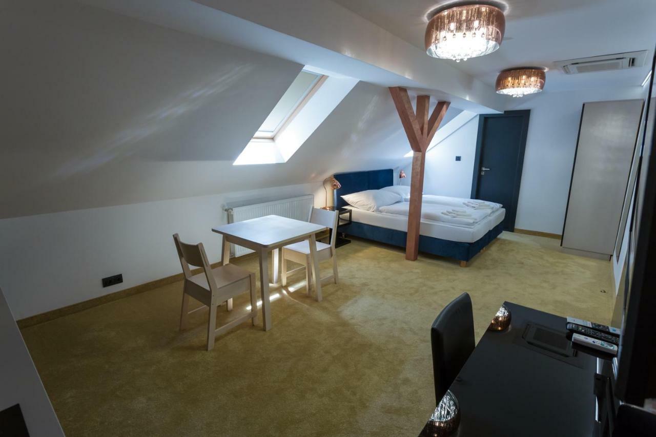 Apart Hotel Golden Apartments Кошице Екстер'єр фото