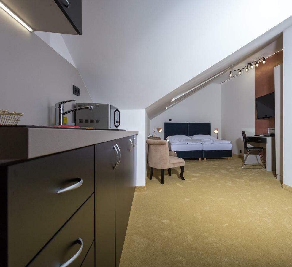Apart Hotel Golden Apartments Кошице Екстер'єр фото