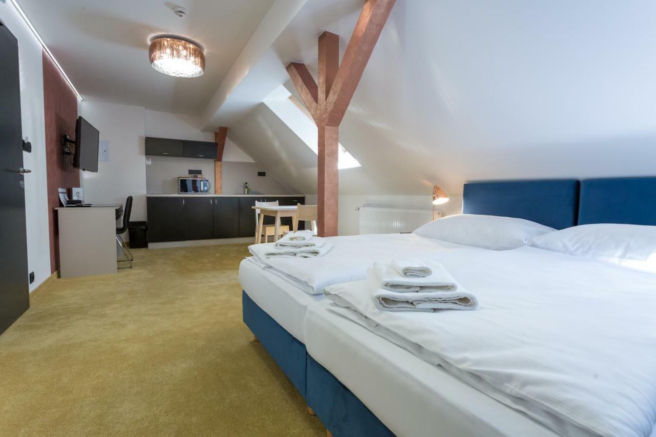 Apart Hotel Golden Apartments Кошице Екстер'єр фото